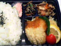 配達弁当（A肉野菜炒め　Bキスのぴり辛ソース）